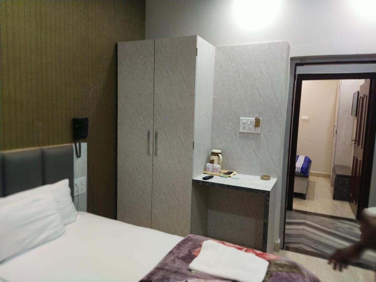 Hotel Gateway Kailash พาราณสี ภายนอก รูปภาพ